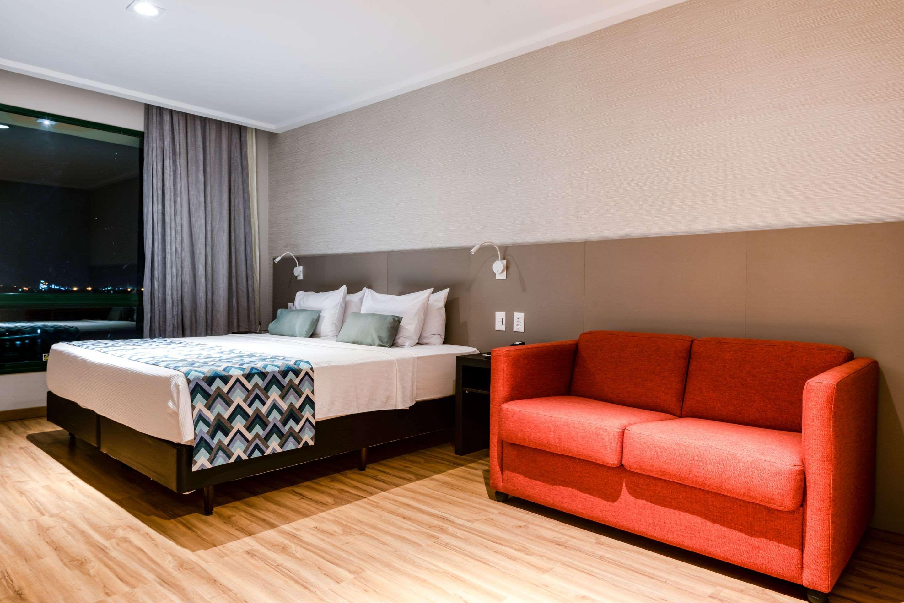 คอมฟอร์ต สวีท วิตอเรีย โฮเต็ล Hotel ภายนอก รูปภาพ