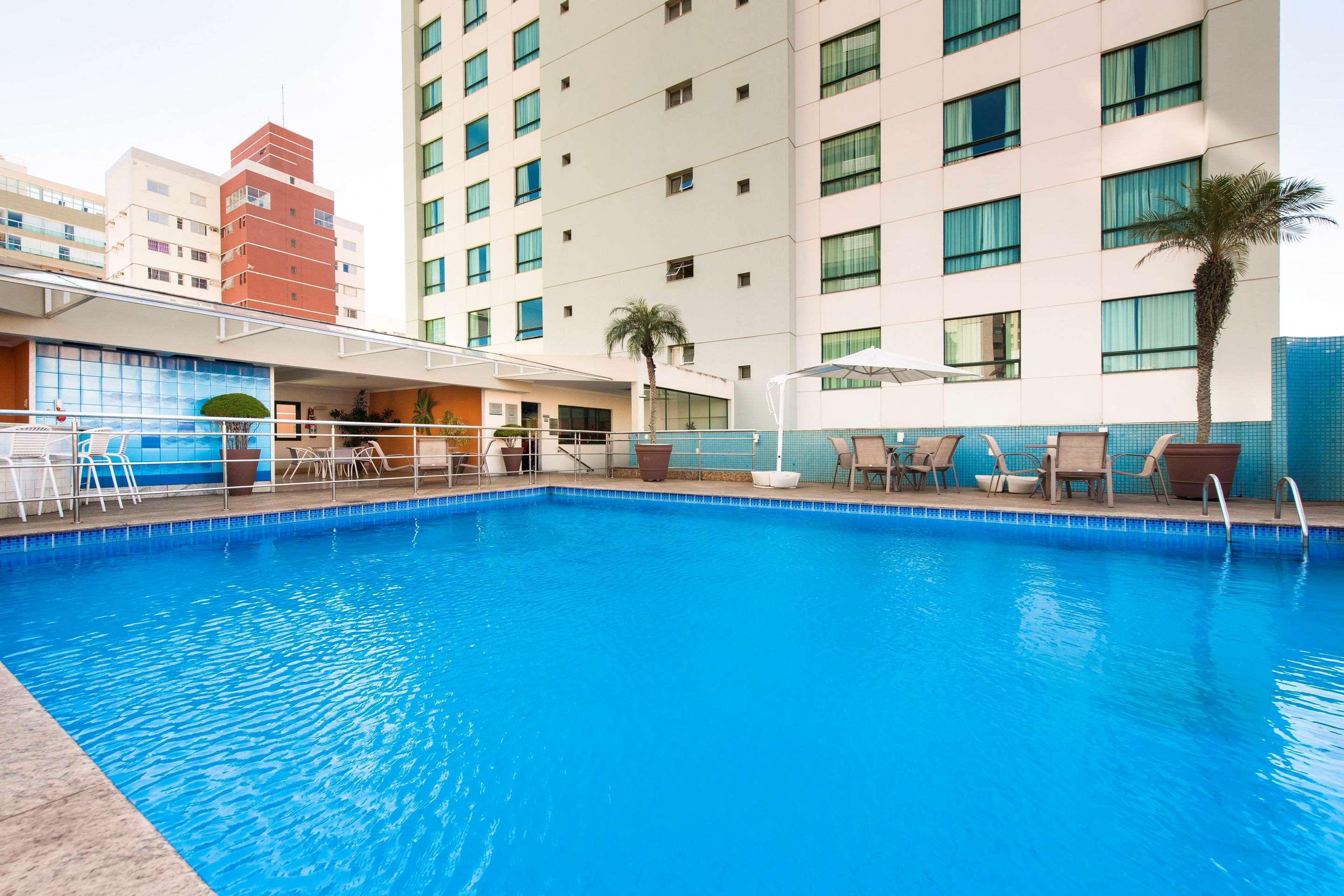 คอมฟอร์ต สวีท วิตอเรีย โฮเต็ล Hotel ภายนอก รูปภาพ