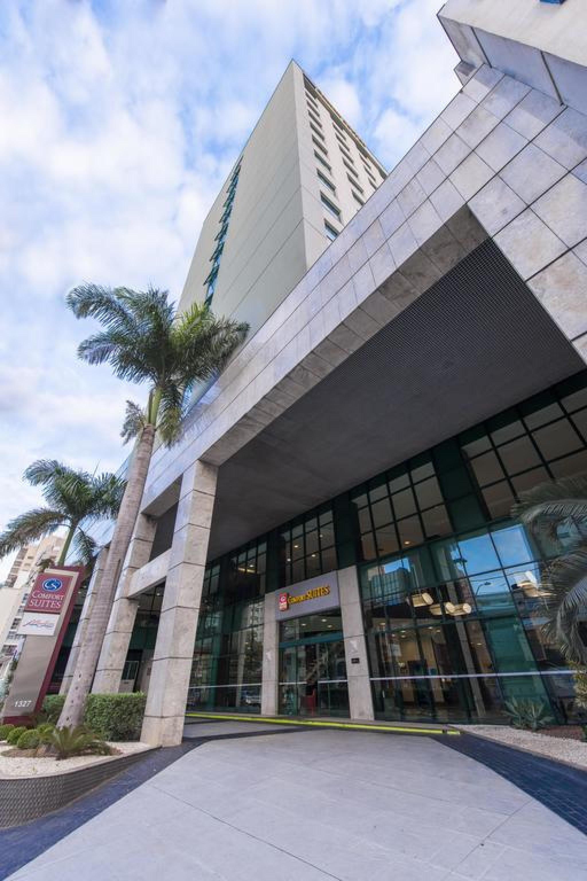คอมฟอร์ต สวีท วิตอเรีย โฮเต็ล Hotel ภายนอก รูปภาพ